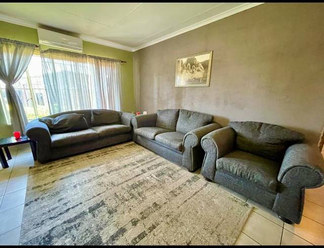 4 BEDROOM HOUSE FOR SALE IN SILVERFIELDS PARK